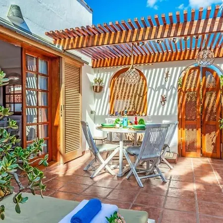 Villa Sleeps 4 Pool Wifi Corralejo