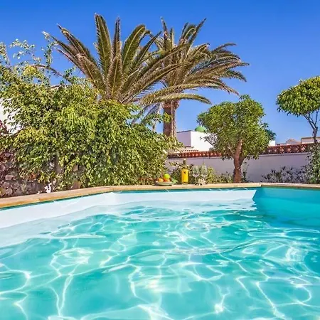 Villa Sleeps 4 Pool Wifi