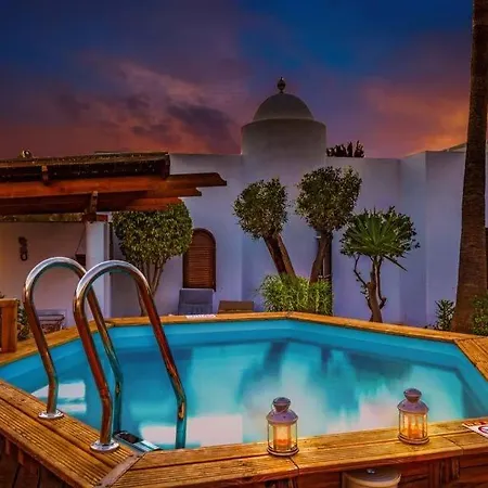 Villa Sleeps 4 Pool Wifi