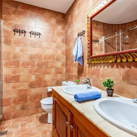 Sleeps 4 Pool Wifi *