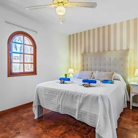 Sleeps 4 Pool Wifi Corralejo